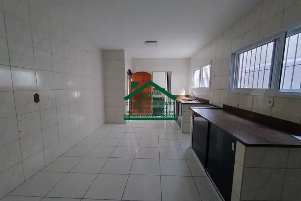 Foto 7 de Casa com 4 quartos para alugar, 400m2 em Chácara São José, Aruja - SP