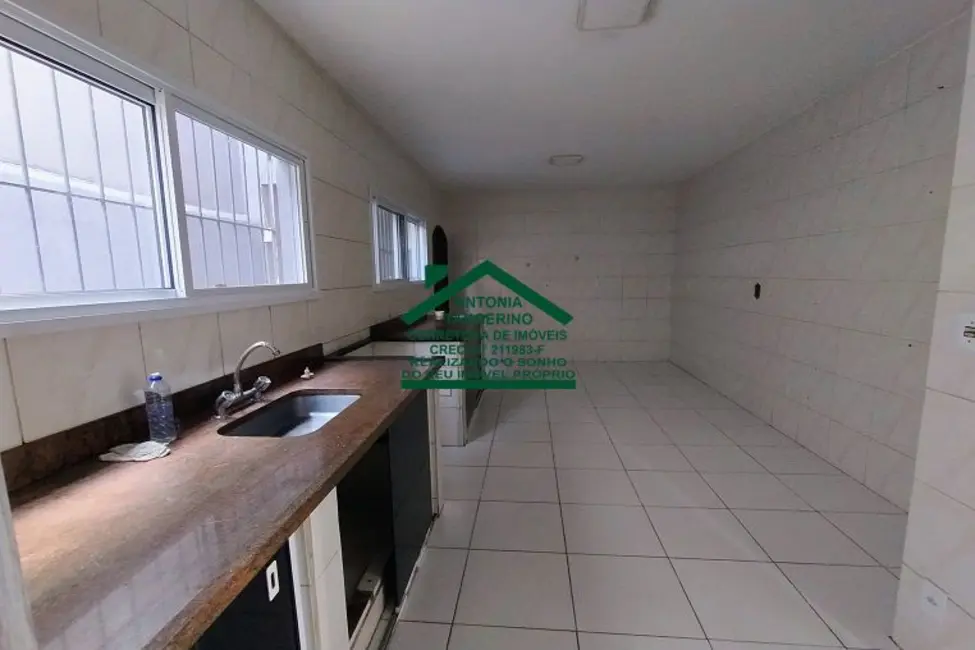 Foto 6 de Casa com 4 quartos para alugar, 400m2 em Chácara São José, Aruja - SP