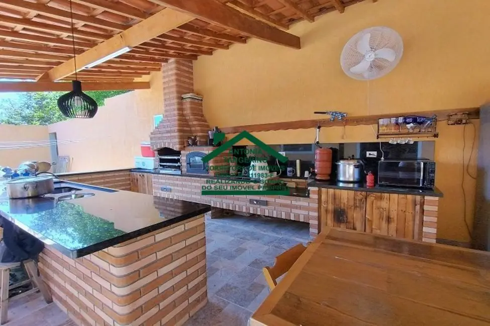 Foto 1 de Chácara com 3 quartos à venda, 350m2 em Chácaras Copaco, Aruja - SP