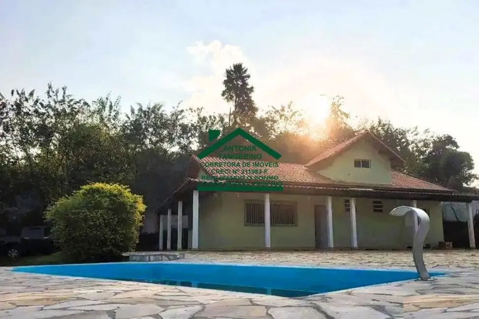 Foto 3 de Chácara com 3 quartos à venda, 300m2 em Chácaras Copaco, Aruja - SP