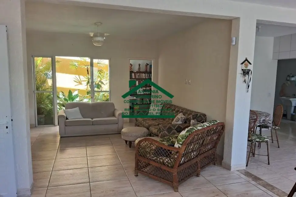 Chácara com 5 quartos à venda, 240m2 em Guararema - SP - imagem 6 Foto 6 de Chácara com 5 quartos à venda, 240m2 em Guararema - SP