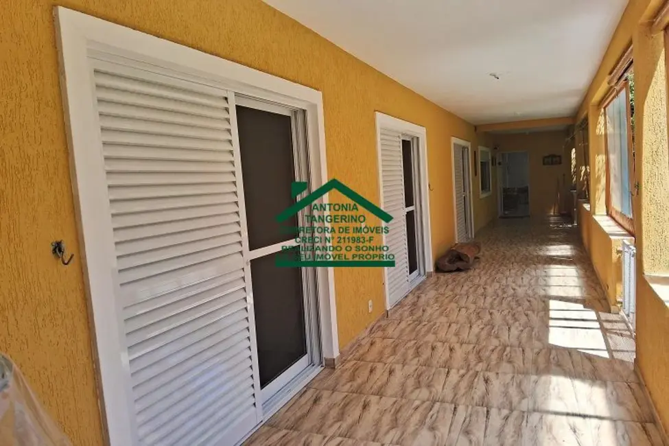 Chácara com 5 quartos à venda, 240m2 em Guararema - SP - imagem 3 Foto 3 de Chácara com 5 quartos à venda, 240m2 em Guararema - SP