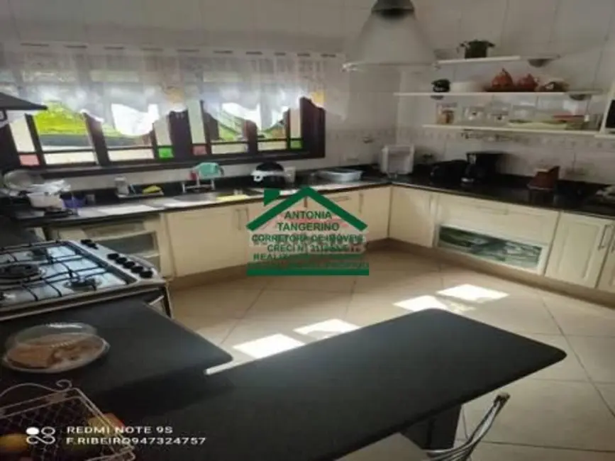 Chácara com 6 quartos à venda, 600m2 em Jardim Santo Antônio, Aruja - SP - imagem 5 Foto 5 de Chácara com 6 quartos à venda, 600m2 em Jardim Santo Antônio, Aruja - SP