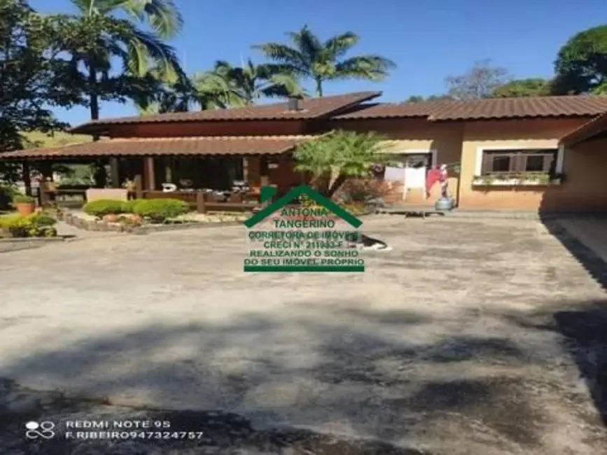 Chácara com 6 quartos à venda, 600m2 em Jardim Santo Antônio, Aruja - SP - imagem 1 Foto 1 de Chácara com 6 quartos à venda, 600m2 em Jardim Santo Antônio, Aruja - SP