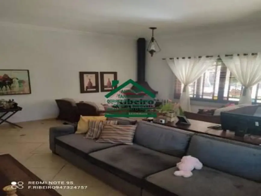 Chácara com 6 quartos à venda, 600m2 em Jardim Santo Antônio, Aruja - SP - imagem 6 Foto 6 de Chácara com 6 quartos à venda, 600m2 em Jardim Santo Antônio, Aruja - SP
