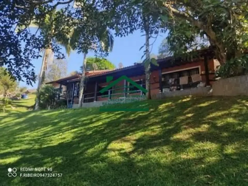 Chácara com 6 quartos à venda, 600m2 em Jardim Santo Antônio, Aruja - SP - imagem 2 Foto 2 de Chácara com 6 quartos à venda, 600m2 em Jardim Santo Antônio, Aruja - SP