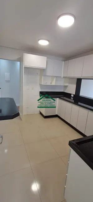 Apartamento com 3 quartos para alugar, 98m2 em Jordanópolis, Aruja - SP - imagem 7 Foto 7 de Apartamento com 3 quartos para alugar, 98m2 em Jordanópolis, Aruja - SP