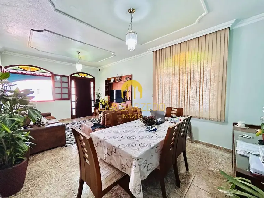 Casa com 4 quartos à venda, 250m2 em Tirol (Barreiro), Belo Horizonte - MG - imagem 4 Foto 4 de Casa com 4 quartos à venda, 250m2 em Tirol (Barreiro), Belo Horizonte - MG