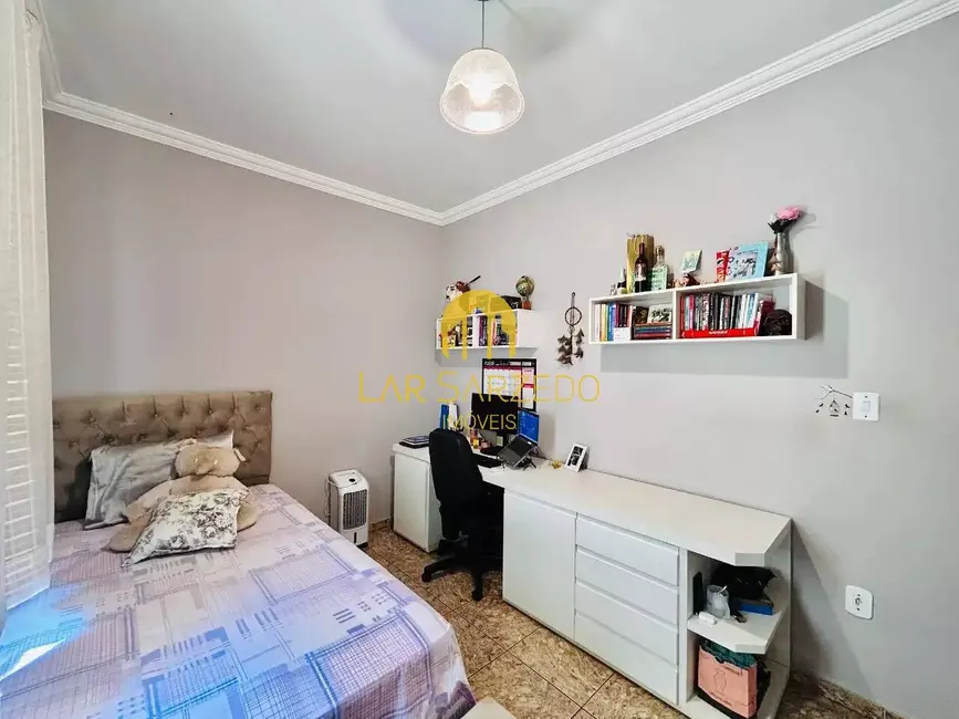 Casa com 4 quartos à venda, 250m2 em Tirol (Barreiro), Belo Horizonte - MG - imagem 9 Foto 9 de Casa com 4 quartos à venda, 250m2 em Tirol (Barreiro), Belo Horizonte - MG