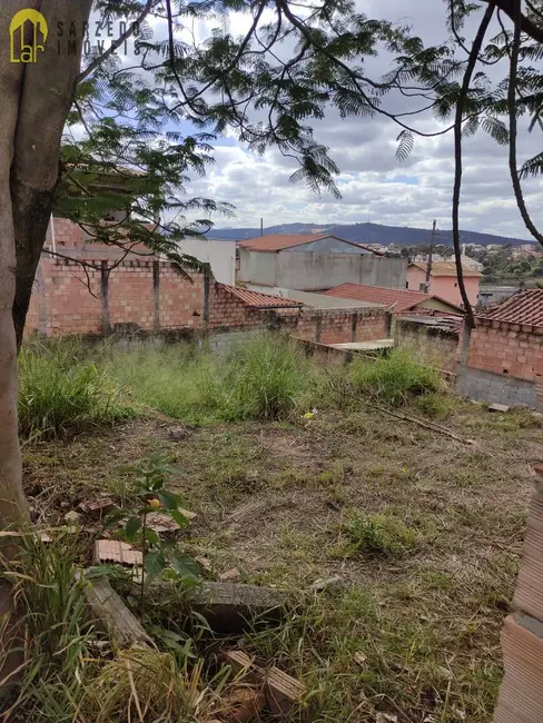 Foto 1 de Terreno / Lote à venda, 252m2 em Sarzedo - MG