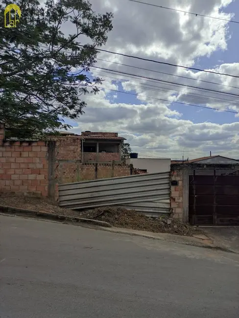 Foto 4 de Terreno / Lote à venda, 252m2 em Sarzedo - MG