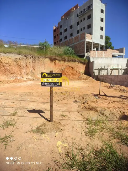 Foto 2 de Terreno / Lote à venda, 360m2 em Sarzedo - MG