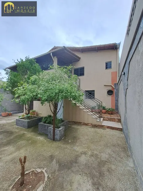 Foto 1 de Casa com 4 quartos à venda, 360m2 em Sarzedo - MG