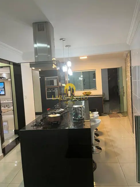 Foto 5 de Casa com 4 quartos à venda, 673m2 em Centro, Ibirite - MG