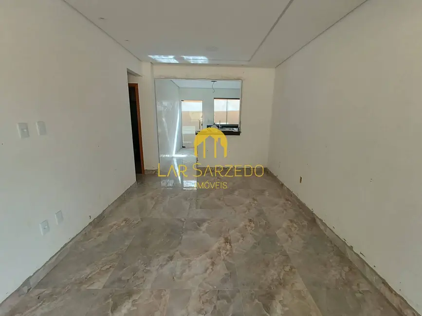 Foto 1 de Casa com 3 quartos à venda em Sarzedo - MG