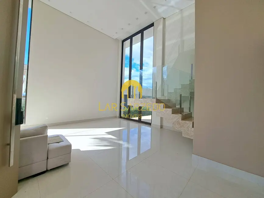 Casa com 4 quartos à venda, 572m2 em Mario Campos - MG - imagem 2 Foto 2 de Casa com 4 quartos à venda, 572m2 em Mario Campos - MG