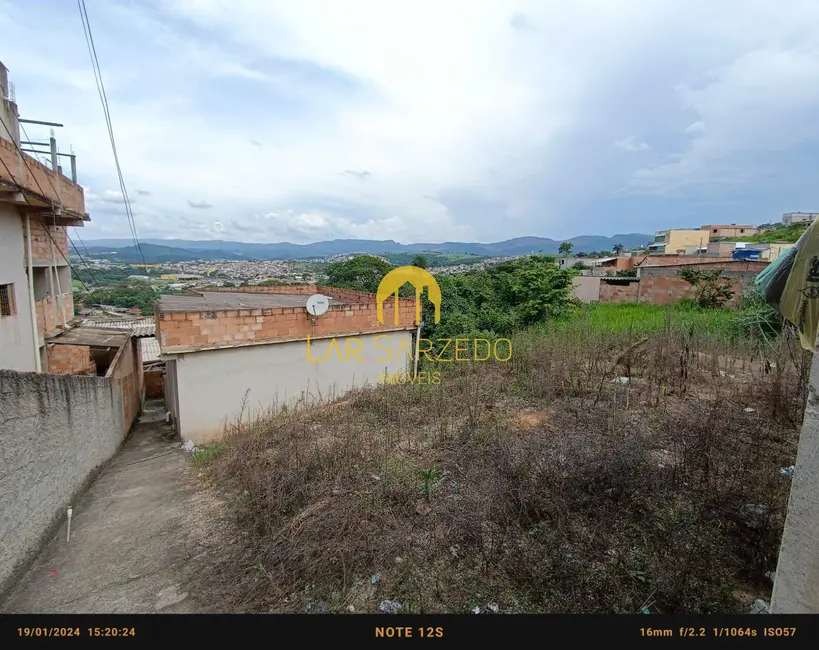 Foto 1 de Casa com 2 quartos à venda, 250m2 em Sarzedo - MG