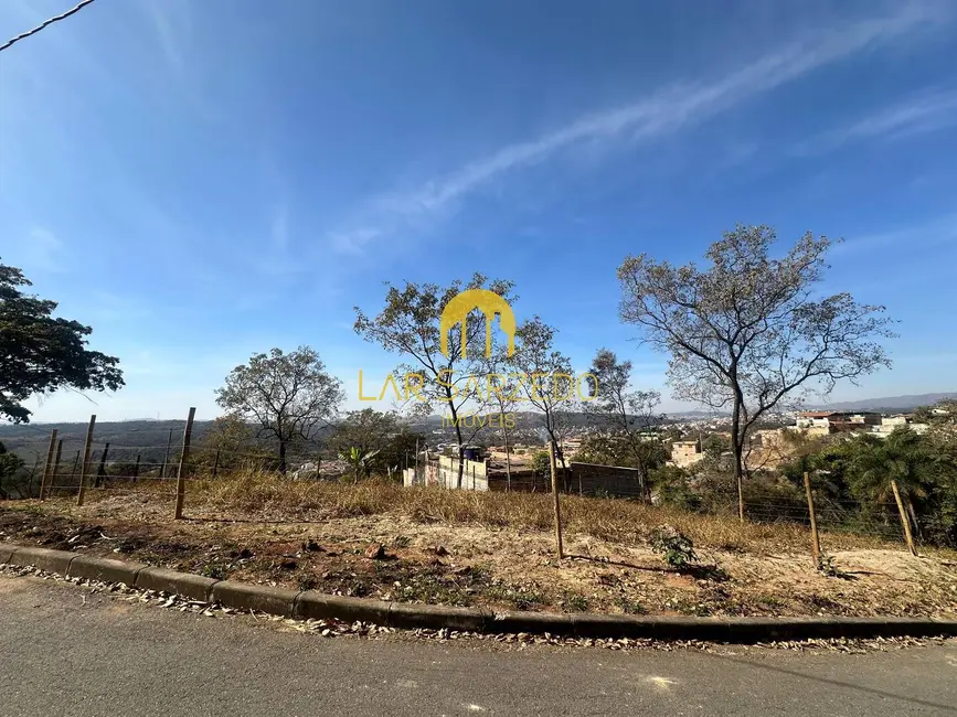 Foto 1 de Terreno / Lote à venda, 251m2 em Sarzedo - MG
