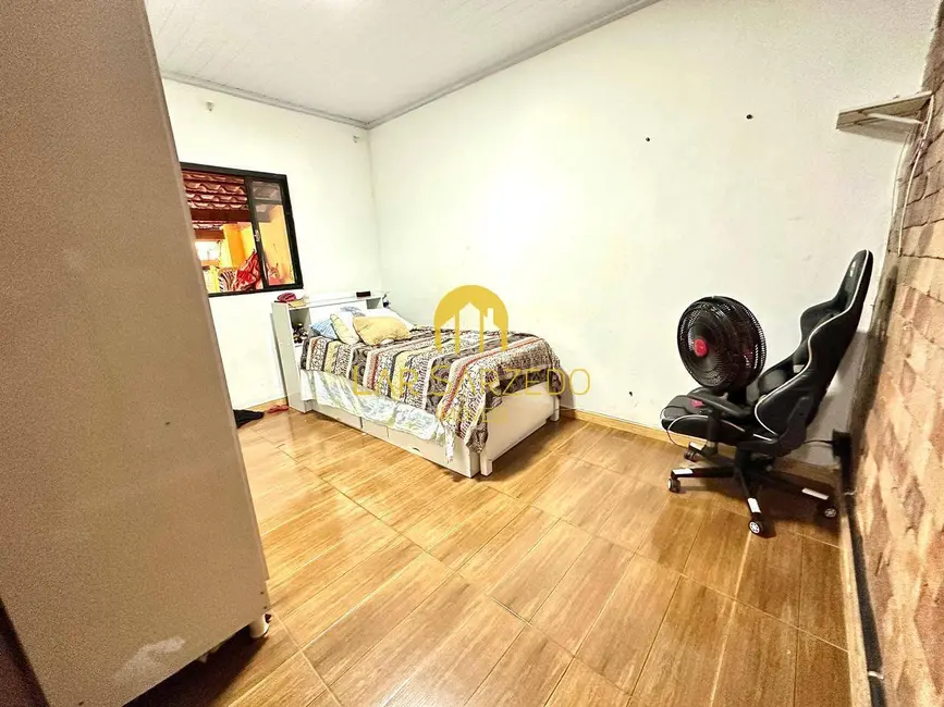 Foto 3 de Casa com 5 quartos à venda, 250m2 em Sarzedo - MG