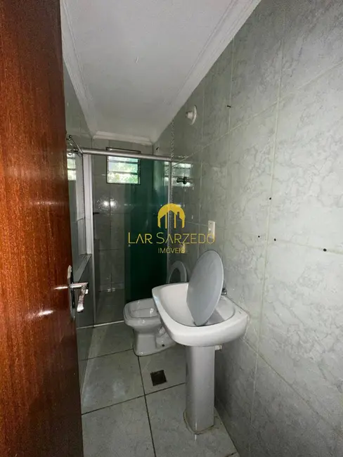 Casa com 2 quartos para alugar em Sarzedo - MG - imagem 3 Foto 3 de Casa com 2 quartos para alugar em Sarzedo - MG