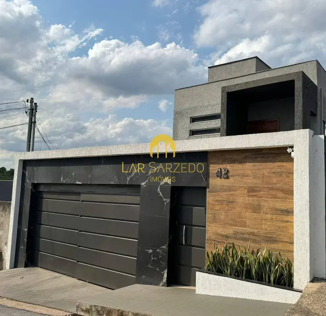Foto 1 de Casa com 3 quartos à venda em Sarzedo - MG