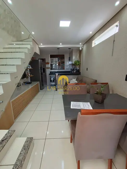 Foto 2 de Casa de Condomínio com 2 quartos à venda, 77m2 em Camargos, Ibirite - MG