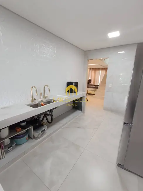 Foto 3 de Casa com 3 quartos à venda, 180m2 em Sarzedo - MG