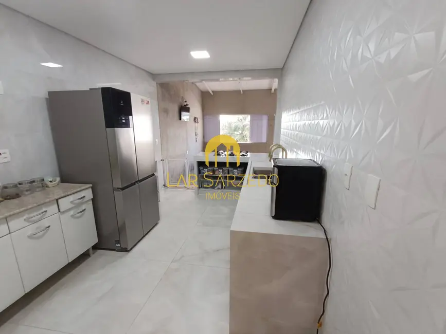 Foto 2 de Casa com 3 quartos à venda, 180m2 em Sarzedo - MG