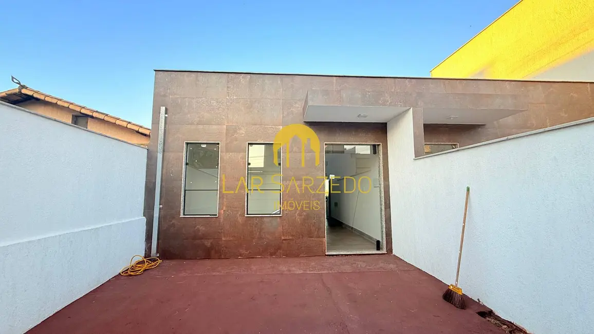 Foto 1 de Casa com 3 quartos à venda e para alugar em Sarzedo - MG