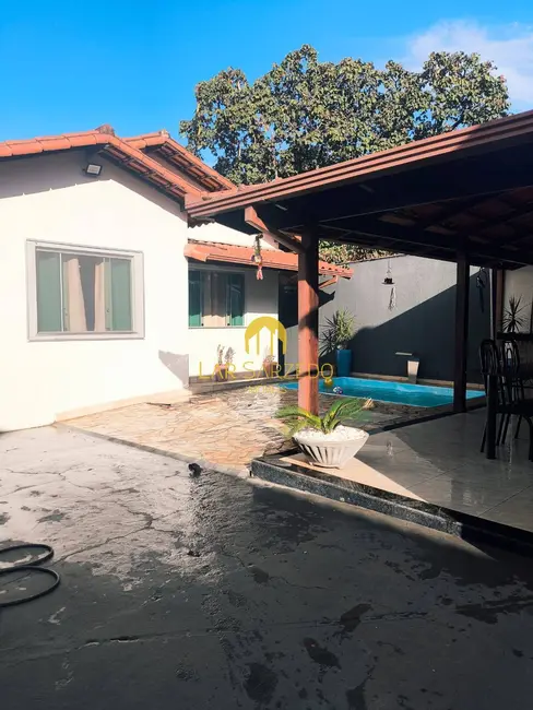 Foto 1 de Casa com 2 quartos para alugar, 159m2 em Mario Campos - MG