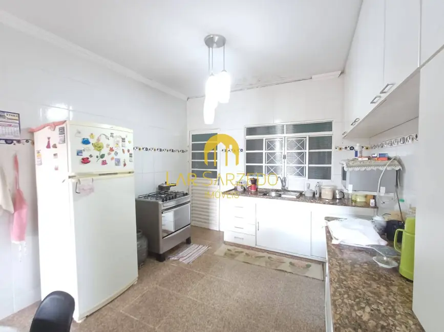 Foto 6 de Casa com 5 quartos à venda, 200m2 em Sarzedo - MG