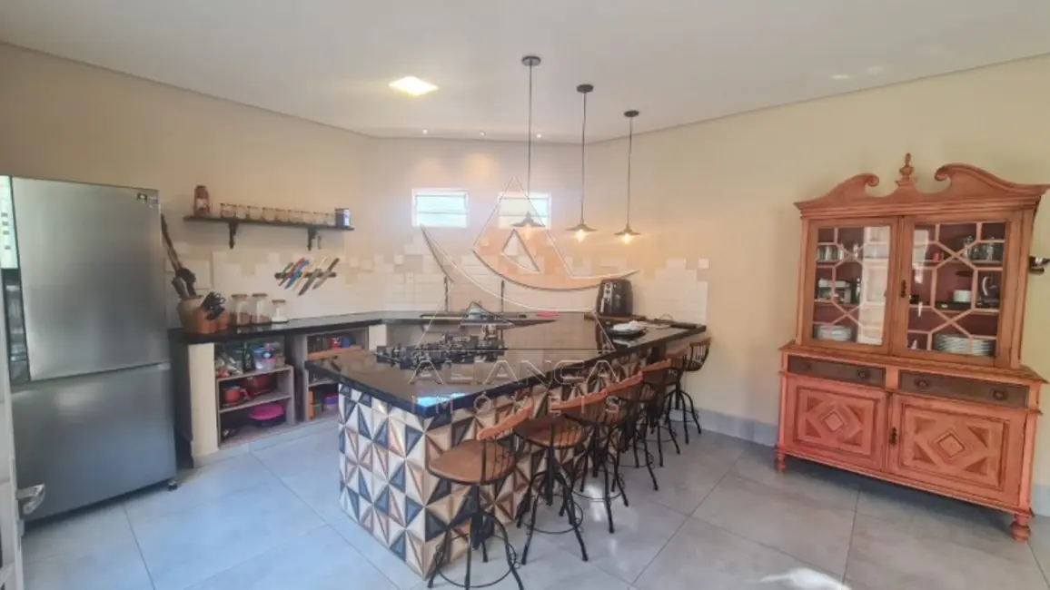 Casa com 3 quartos à venda, 241m2 em Jardim Centenário, Ribeirao Preto - SP - imagem 1 Foto 1 de Casa com 3 quartos à venda, 241m2 em Jardim Centenário, Ribeirao Preto - SP