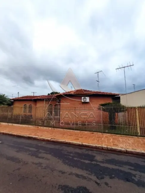 Foto 1 de Casa com 3 quartos à venda, 250m2 em Jardinopolis - SP