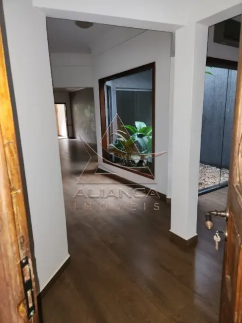 Casa com 4 quartos para alugar, 235m2 em Alto da Boa Vista, Ribeirao Preto - SP - imagem 3 Foto 3 de Casa com 4 quartos para alugar, 235m2 em Alto da Boa Vista, Ribeirao Preto - SP