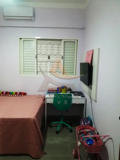 Casa com 3 quartos à venda, 132m2 em Centro, Ribeirao Preto - SP - imagem 8 Foto 8 de Casa com 3 quartos à venda, 132m2 em Centro, Ribeirao Preto - SP