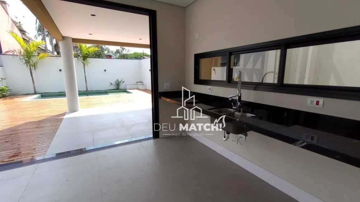 Casa com 3 quartos à venda, 300m2 em Jardim Floresta, Atibaia - SP - imagem 4 Foto 4 de Casa com 3 quartos à venda, 300m2 em Jardim Floresta, Atibaia - SP