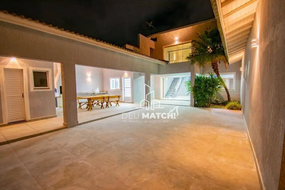 Foto 2 de Casa de Condomínio com 4 quartos à venda, 800m2 em Atibaia - SP