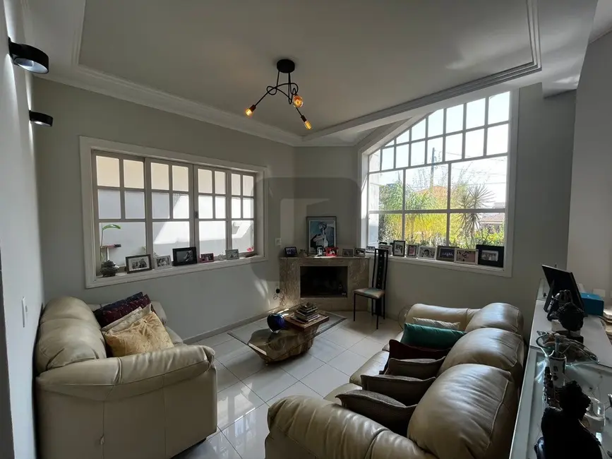 Casa de Condomínio com 4 quartos à venda e para alugar, 345m2 em Chácaras Alpina, Valinhos - SP - imagem 5 Foto 5 de Casa de Condomínio com 4 quartos à venda e para alugar, 345m2 em Chácaras Alpina, Valinhos - SP