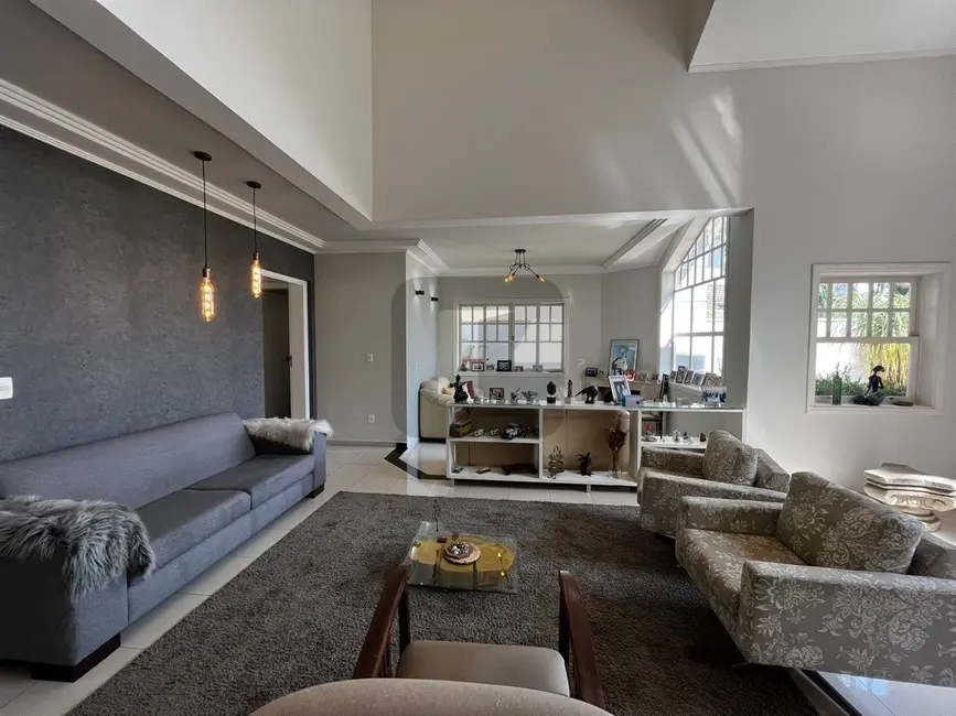 Casa de Condomínio com 4 quartos à venda e para alugar, 345m2 em Chácaras Alpina, Valinhos - SP - imagem 8 Foto 8 de Casa de Condomínio com 4 quartos à venda e para alugar, 345m2 em Chácaras Alpina, Valinhos - SP