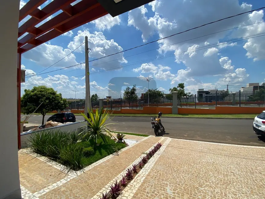 Foto 2 de Casa de Condomínio com 3 quartos à venda, 250m2 em Jardim Santo André, Hortolandia - SP