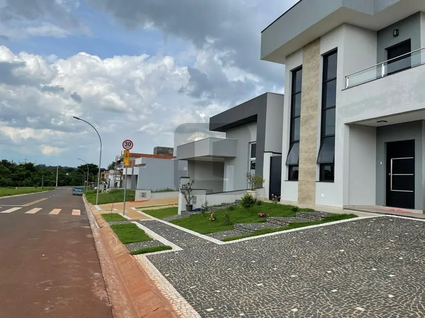 Casa de Condomínio com 3 quartos à venda, 240m2 em Paulinia - SP - imagem 3 Foto 3 de Casa de Condomínio com 3 quartos à venda, 240m2 em Paulinia - SP