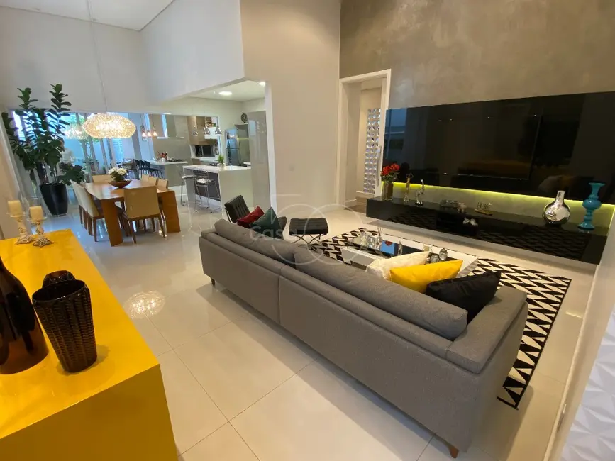 Casa de Condomínio com 3 quartos à venda, 200m2 em Swiss Park, Campinas - SP - imagem 4 Foto 4 de Casa de Condomínio com 3 quartos à venda, 200m2 em Swiss Park, Campinas - SP