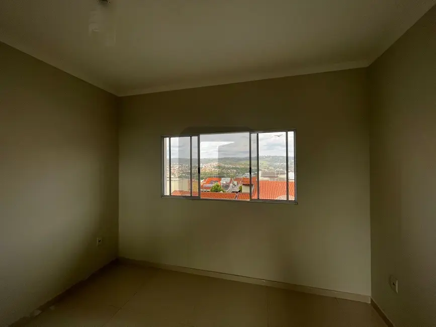 Casa de Condomínio com 3 quartos à venda, 236m2 em Chácaras Alpina, Valinhos - SP - imagem 7 Foto 7 de Casa de Condomínio com 3 quartos à venda, 236m2 em Chácaras Alpina, Valinhos - SP