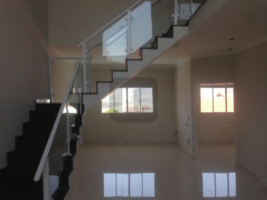 Casa de Condomínio com 3 quartos à venda, 236m2 em Chácaras Alpina, Valinhos - SP - imagem 4 Foto 4 de Casa de Condomínio com 3 quartos à venda, 236m2 em Chácaras Alpina, Valinhos - SP