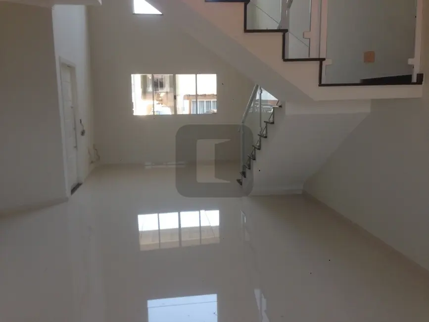 Casa de Condomínio com 3 quartos à venda, 236m2 em Chácaras Alpina, Valinhos - SP - imagem 3 Foto 3 de Casa de Condomínio com 3 quartos à venda, 236m2 em Chácaras Alpina, Valinhos - SP