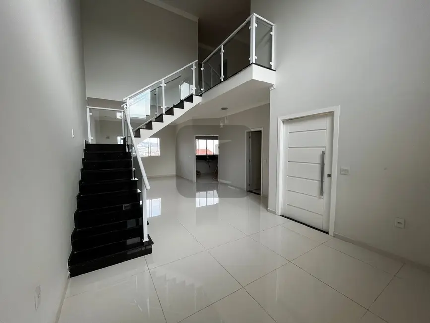Casa de Condomínio com 3 quartos à venda, 236m2 em Chácaras Alpina, Valinhos - SP - imagem 1 Foto 1 de Casa de Condomínio com 3 quartos à venda, 236m2 em Chácaras Alpina, Valinhos - SP