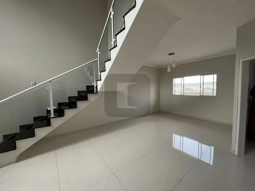 Casa de Condomínio com 3 quartos à venda, 236m2 em Chácaras Alpina, Valinhos - SP - imagem 6 Foto 6 de Casa de Condomínio com 3 quartos à venda, 236m2 em Chácaras Alpina, Valinhos - SP