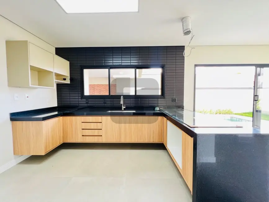 Casa de Condomínio com 3 quartos à venda, 217m2 em Roncáglia, Valinhos - SP - imagem 7 Foto 7 de Casa de Condomínio com 3 quartos à venda, 217m2 em Roncáglia, Valinhos - SP