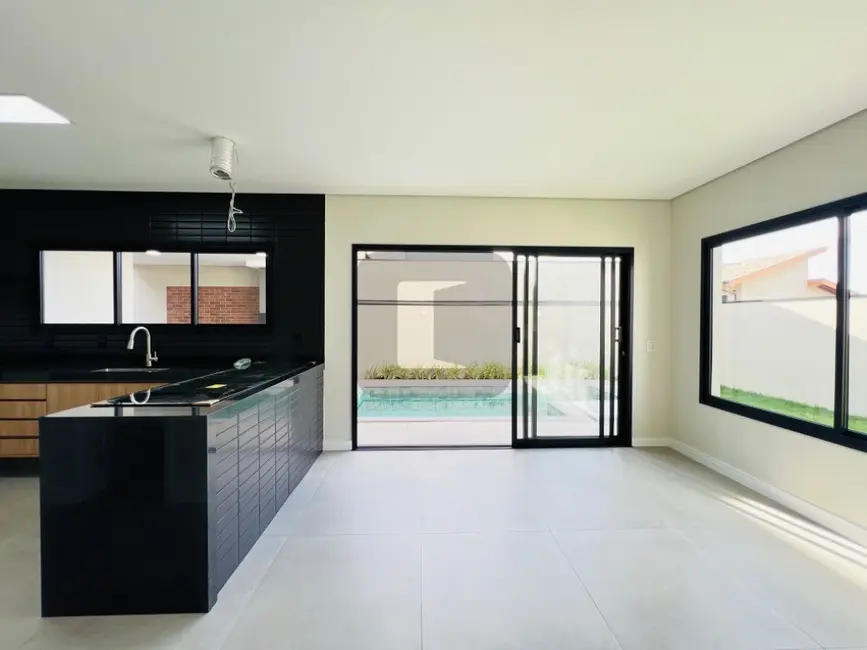 Casa de Condomínio com 3 quartos à venda, 217m2 em Roncáglia, Valinhos - SP - imagem 5 Foto 5 de Casa de Condomínio com 3 quartos à venda, 217m2 em Roncáglia, Valinhos - SP