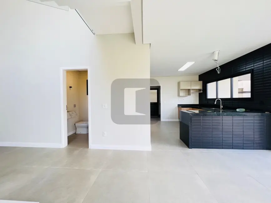 Casa de Condomínio com 3 quartos à venda, 217m2 em Roncáglia, Valinhos - SP - imagem 4 Foto 4 de Casa de Condomínio com 3 quartos à venda, 217m2 em Roncáglia, Valinhos - SP